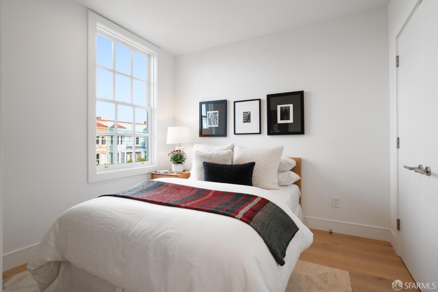 Detail Gallery Image 4 of 6 For 350 San Jose Ave #5,  San Francisco,  CA 94110 - 2 Beds | 1 Baths