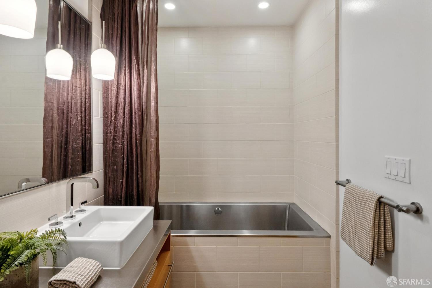 Detail Gallery Image 18 of 22 For 2 Mint Plz #201,  San Francisco,  CA 94103 - 2 Beds | 2 Baths