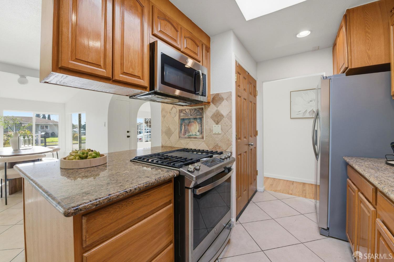 Detail Gallery Image 8 of 33 For 2671 Hawthorne Ave, Hayward,  CA 94545 - 5 Beds | 4 Baths