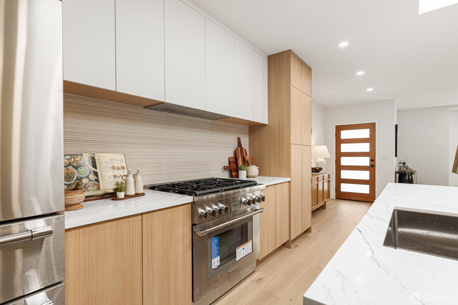 Detail Gallery Image 14 of 79 For 1117 Cayuga Ave, San Francisco,  CA 94112 - 4 Beds | 4 Baths