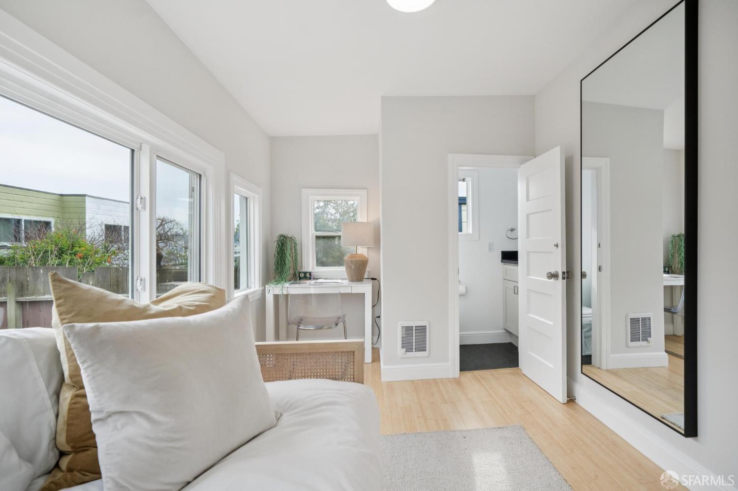 Detail Gallery Image 14 of 37 For 4025 Folsom St, San Francisco,  CA 94110 - 3 Beds | 2/1 Baths