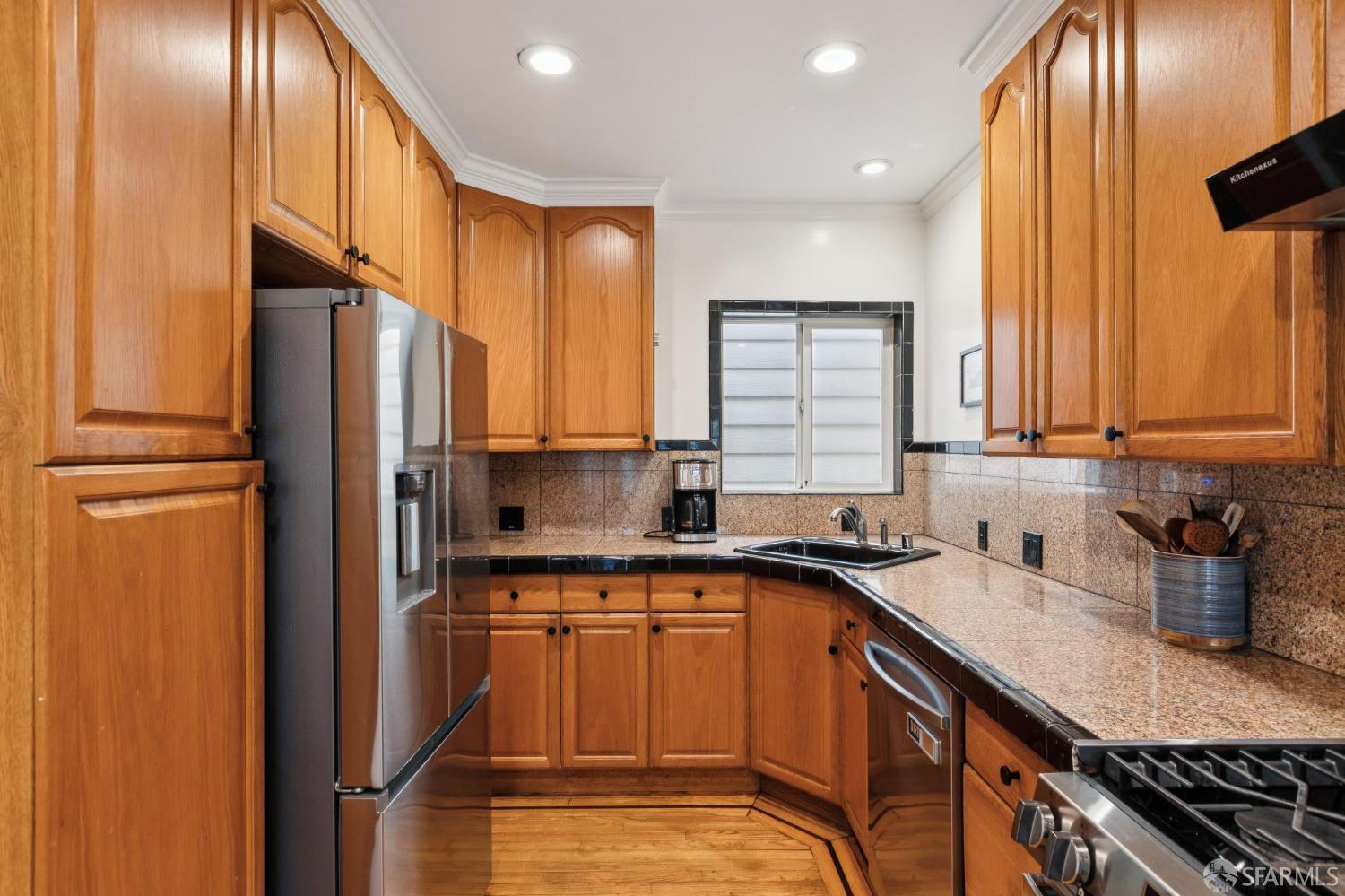 Detail Gallery Image 16 of 40 For 11 Lyell St, San Francisco,  CA 94112 - 4 Beds | 3 Baths