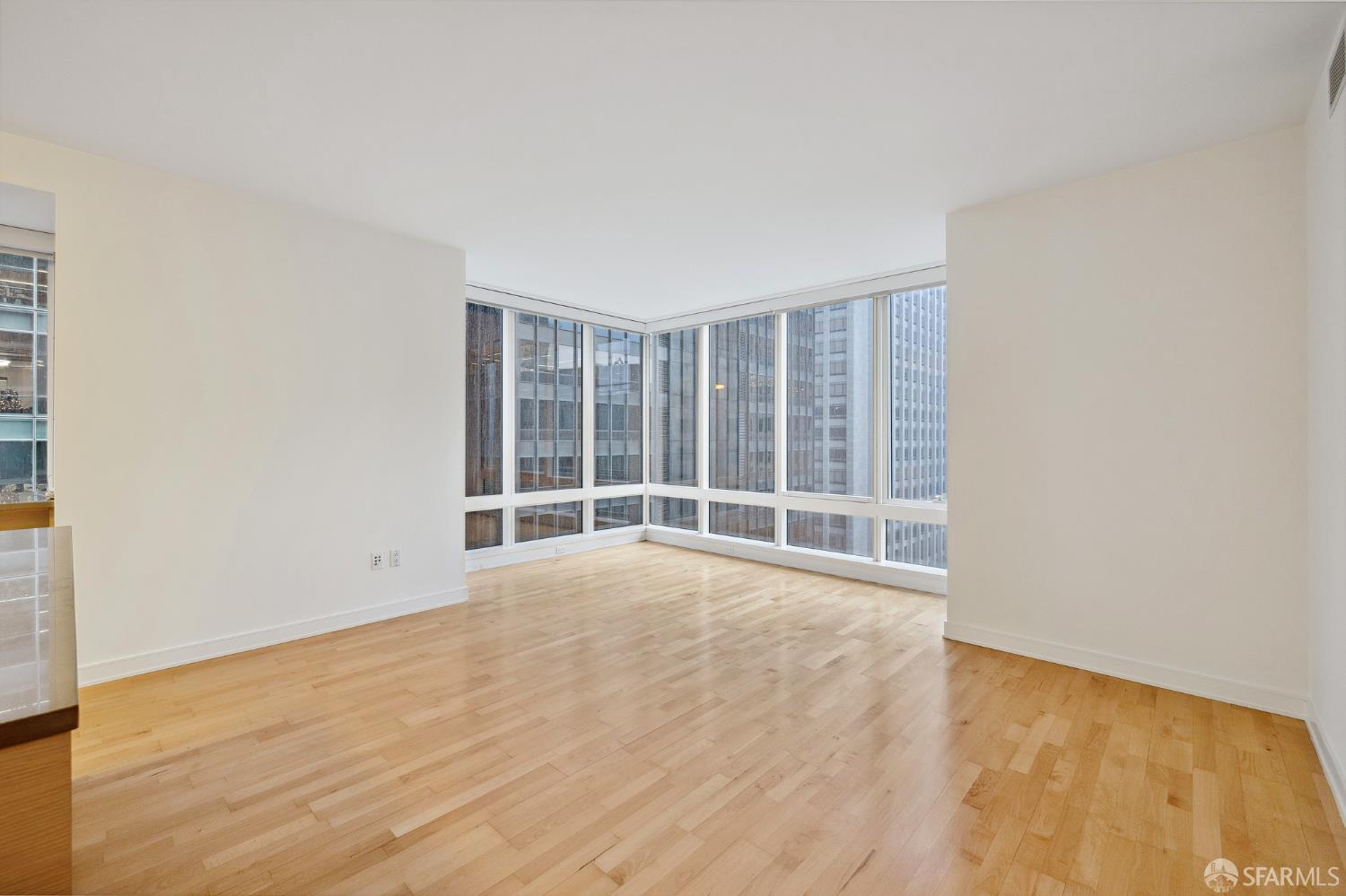 Detail Gallery Image 3 of 36 For 301 Mission St 14d,  San Francisco,  CA 94105 - 1 Beds | 1 Baths