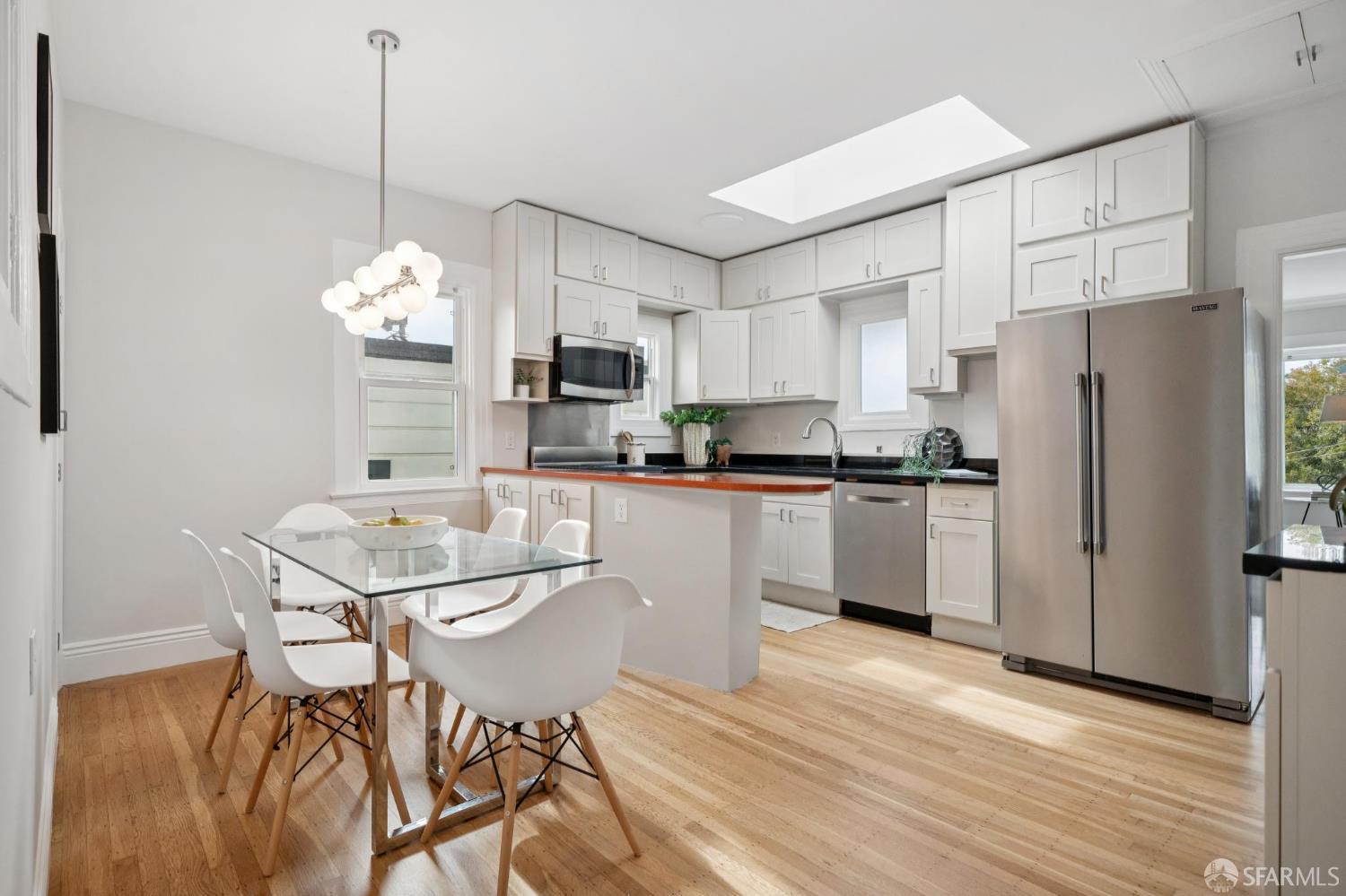 Detail Gallery Image 8 of 37 For 4025 Folsom St, San Francisco,  CA 94110 - 3 Beds | 2/1 Baths