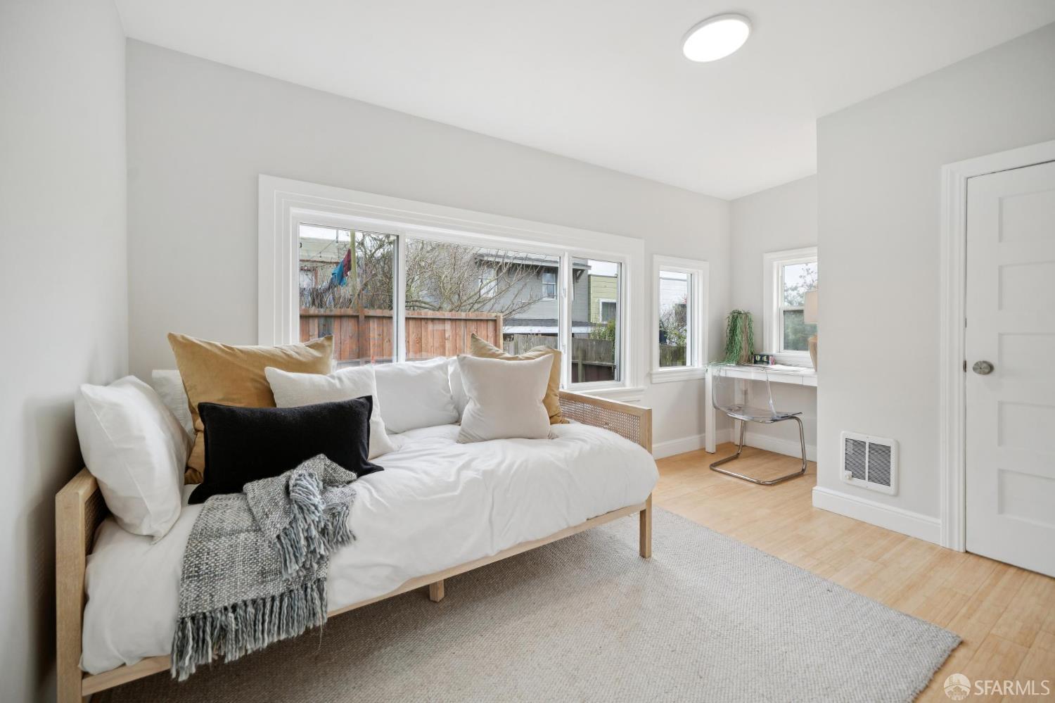 Detail Gallery Image 13 of 37 For 4025 Folsom St, San Francisco,  CA 94110 - 3 Beds | 2/1 Baths