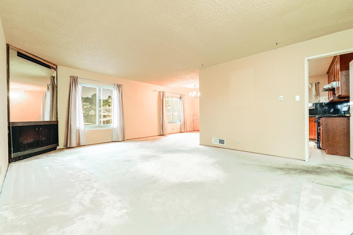 Detail Gallery Image 4 of 27 For 100 Wembley Dr, Daly City,  CA 94015 - 4 Beds | 2 Baths