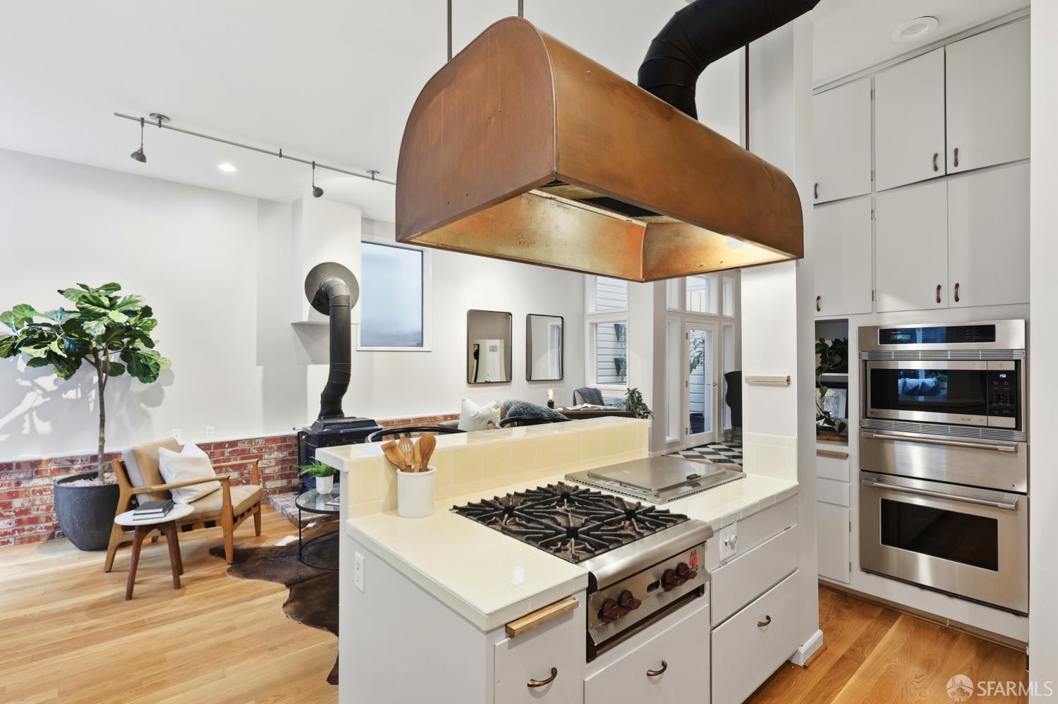 Detail Gallery Image 17 of 37 For 741 Filbert St, San Francisco,  CA 94133 - 2 Beds | 2 Baths