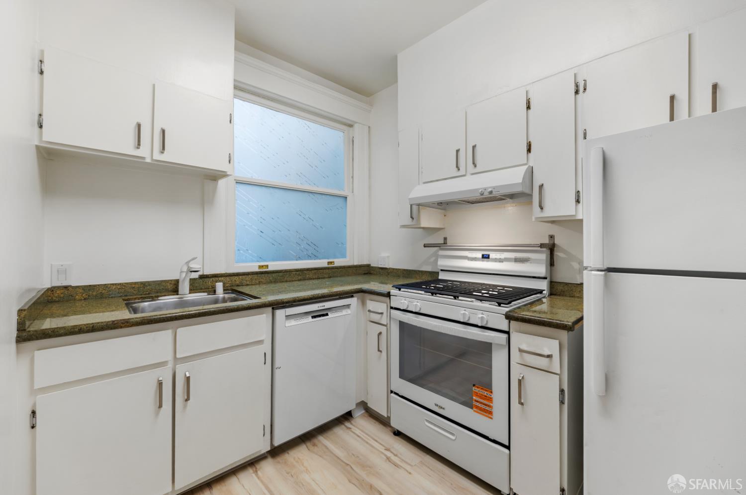 Detail Gallery Image 16 of 87 For 1272 Sacramento St, San Francisco,  CA 94108 - – Beds | – Baths