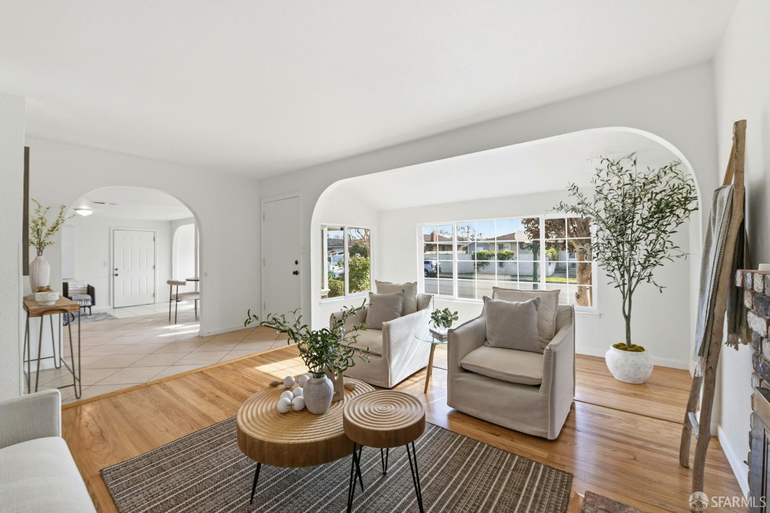 Detail Gallery Image 5 of 33 For 2671 Hawthorne Ave, Hayward,  CA 94545 - 5 Beds | 4 Baths