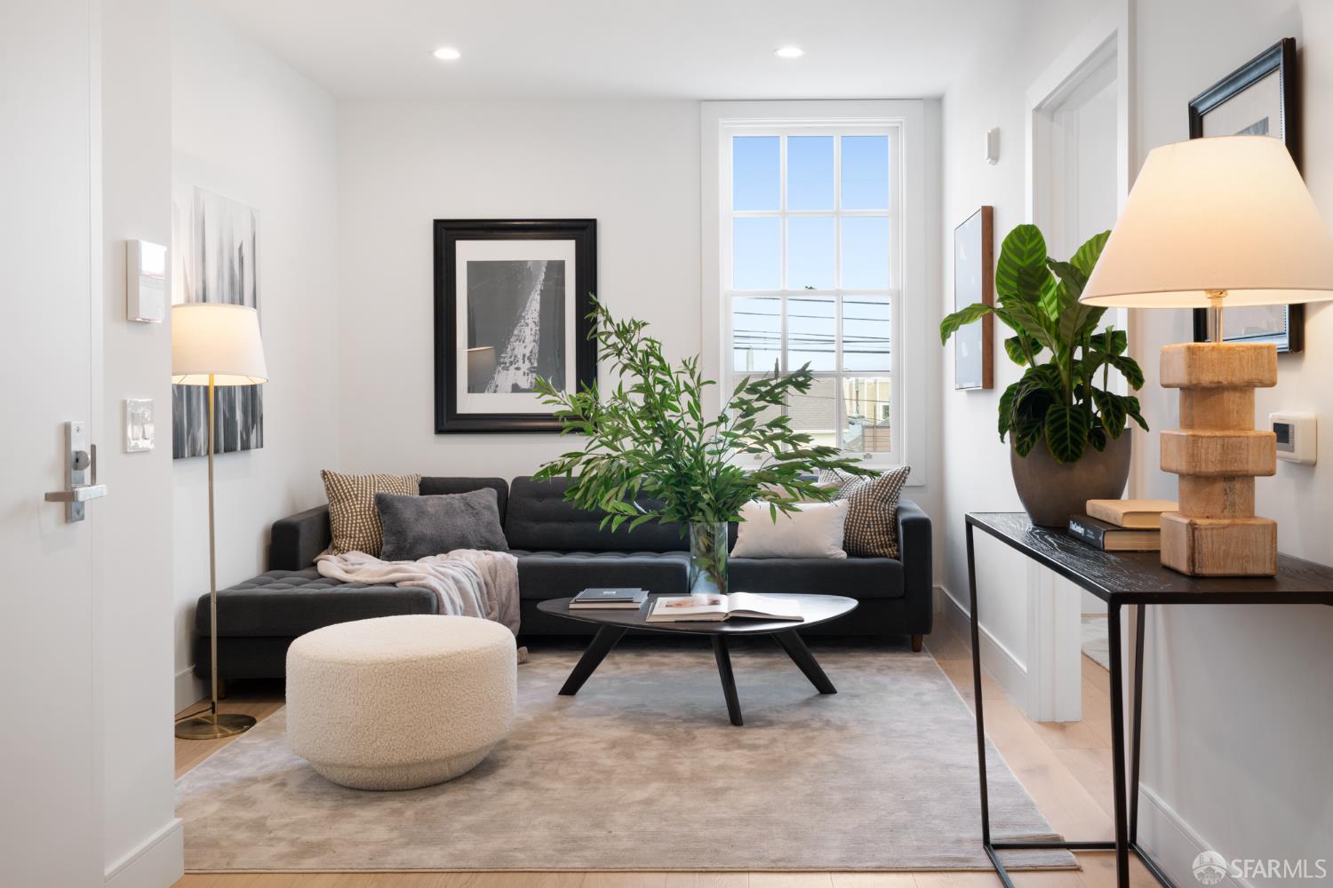 Detail Gallery Image 2 of 6 For 350 San Jose Ave #5,  San Francisco,  CA 94110 - 2 Beds | 1 Baths