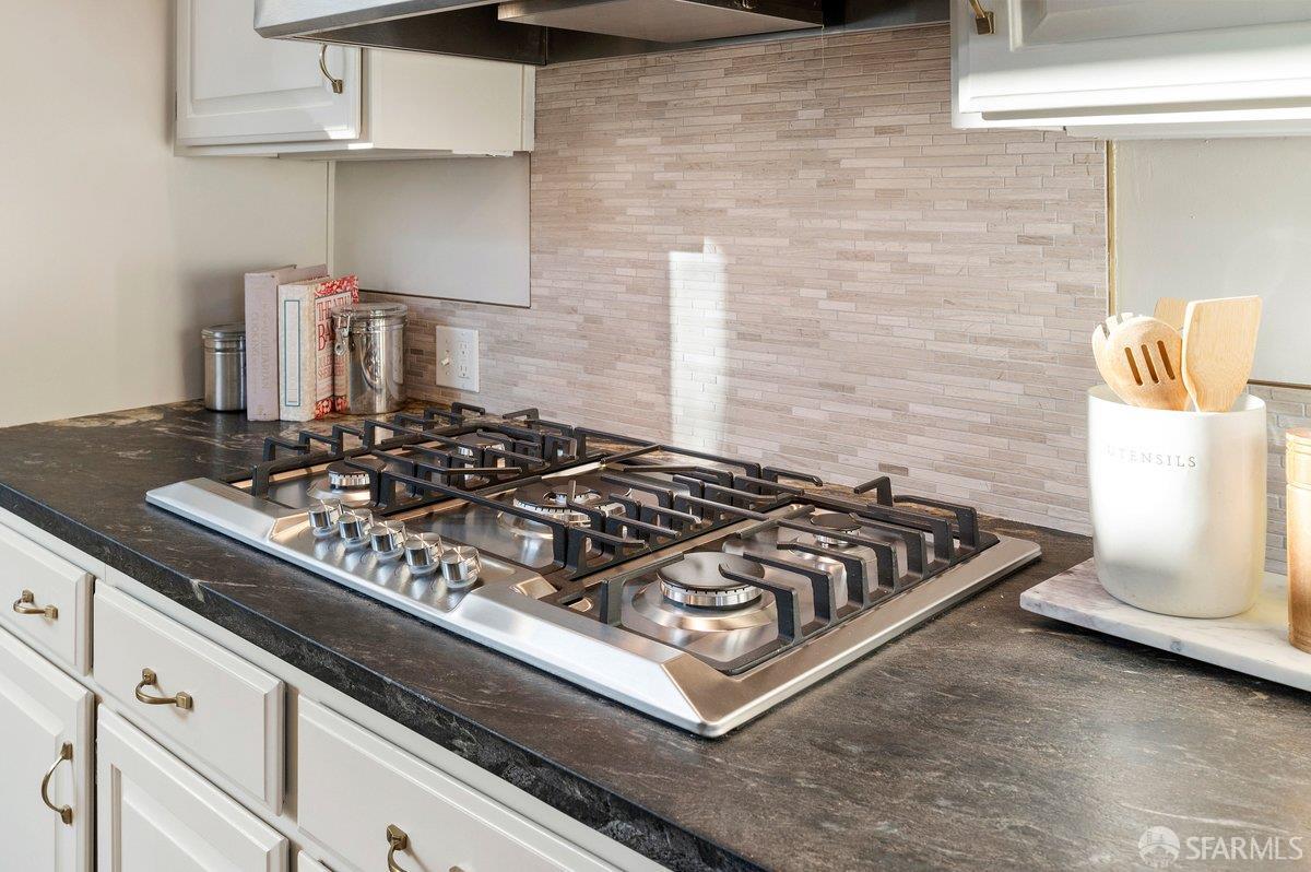 Detail Gallery Image 33 of 59 For 359 Church St, San Francisco,  CA 94114 - 3 Beds | 1/1 Baths