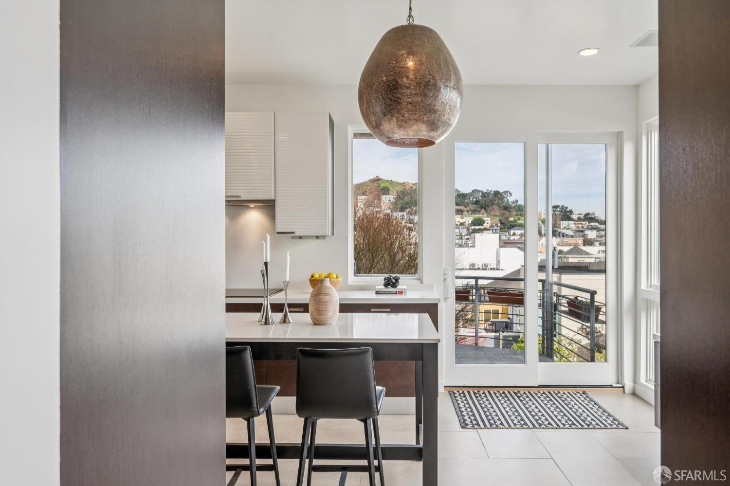 Detail Gallery Image 9 of 27 For 4416 19th St, San Francisco,  CA 94114 - 2 Beds | 2 Baths