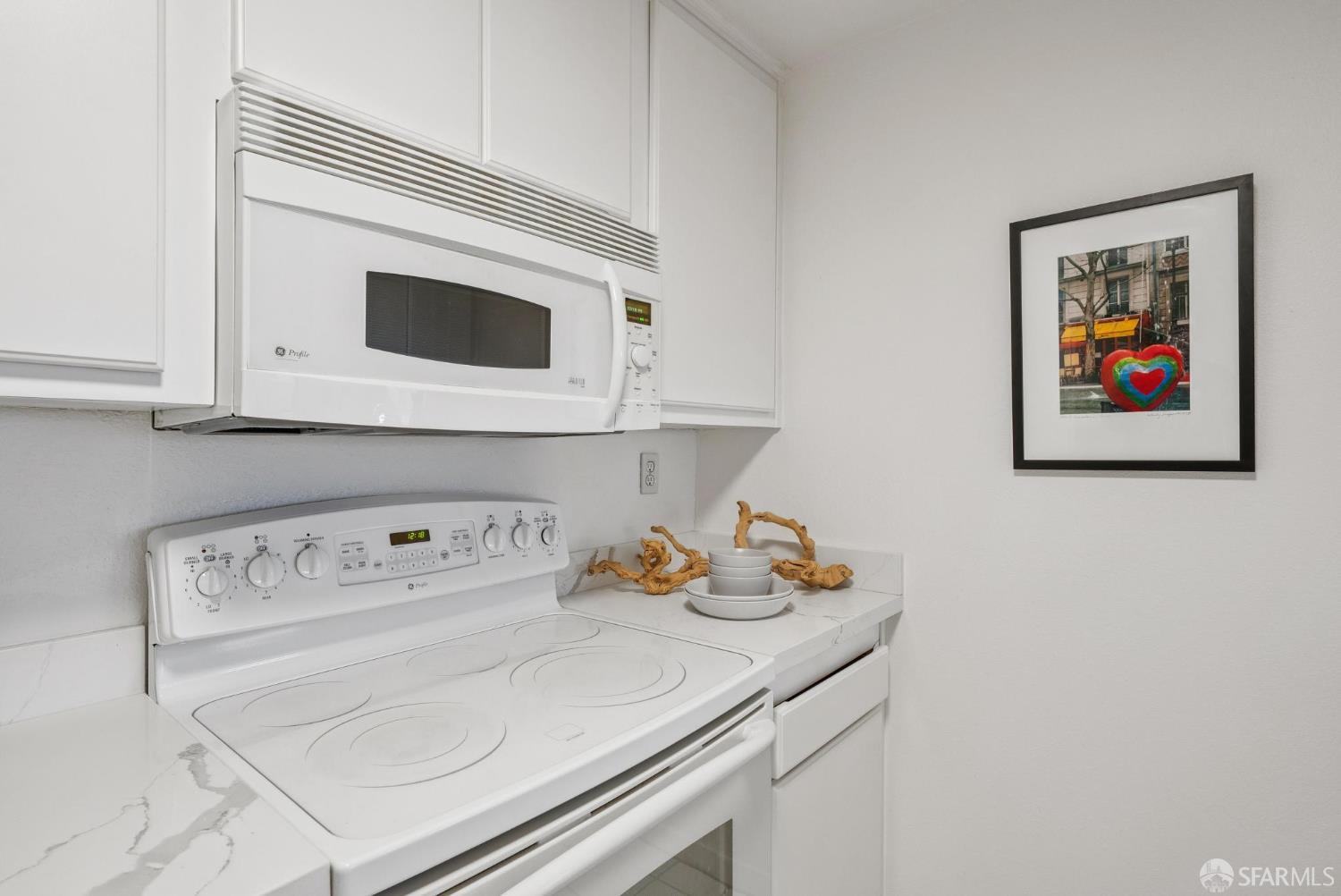 Detail Gallery Image 15 of 27 For 460 Francisco St #204,  San Francisco,  CA 94133 - 2 Beds | 1 Baths