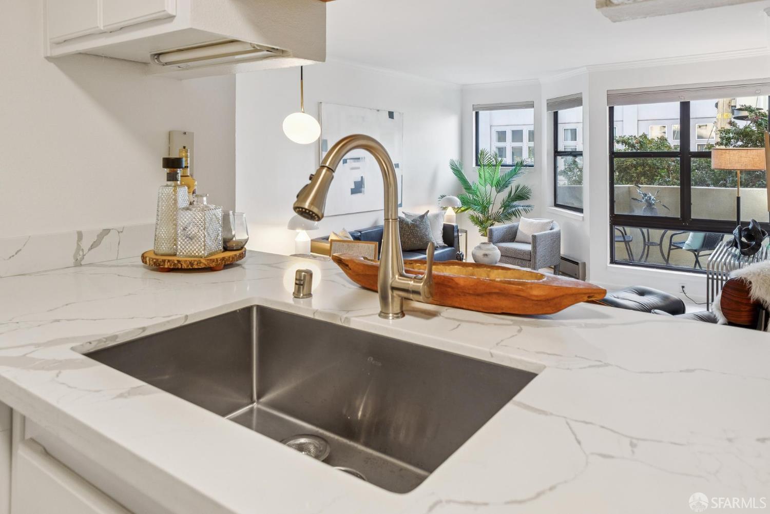 Detail Gallery Image 3 of 27 For 460 Francisco St #204,  San Francisco,  CA 94133 - 2 Beds | 1 Baths