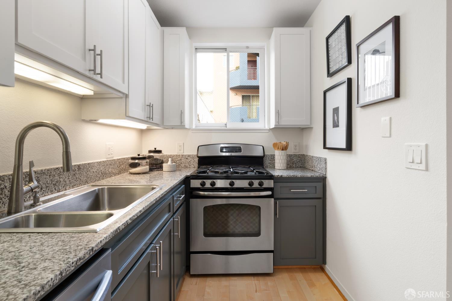 Detail Gallery Image 13 of 40 For 342 Hayes St a,  San Francisco,  CA 94102 - 2 Beds | 2/1 Baths