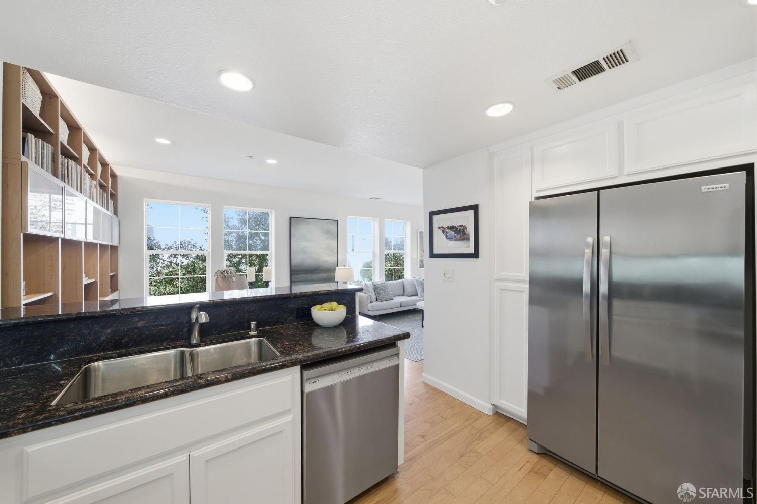 Detail Gallery Image 13 of 58 For 2267 Northshore Dr, Point Richmond,  CA 94804 - 3 Beds | 3/1 Baths