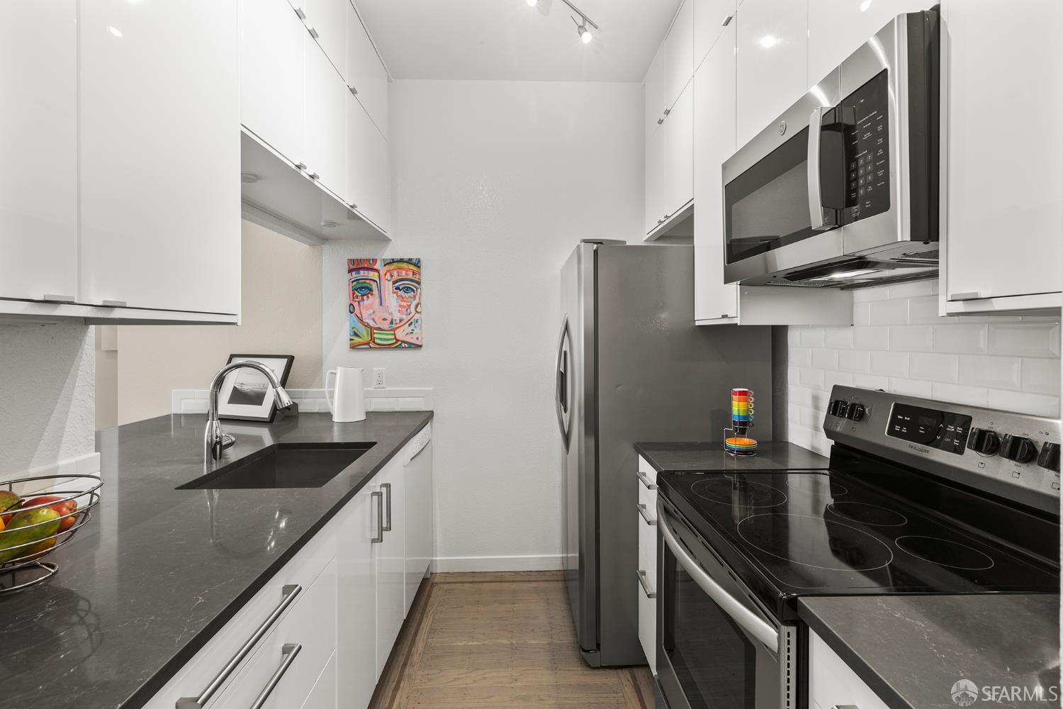 Detail Gallery Image 13 of 25 For 1960 Hayes St #13,  San Francisco,  CA 94117 - 1 Beds | 1/1 Baths