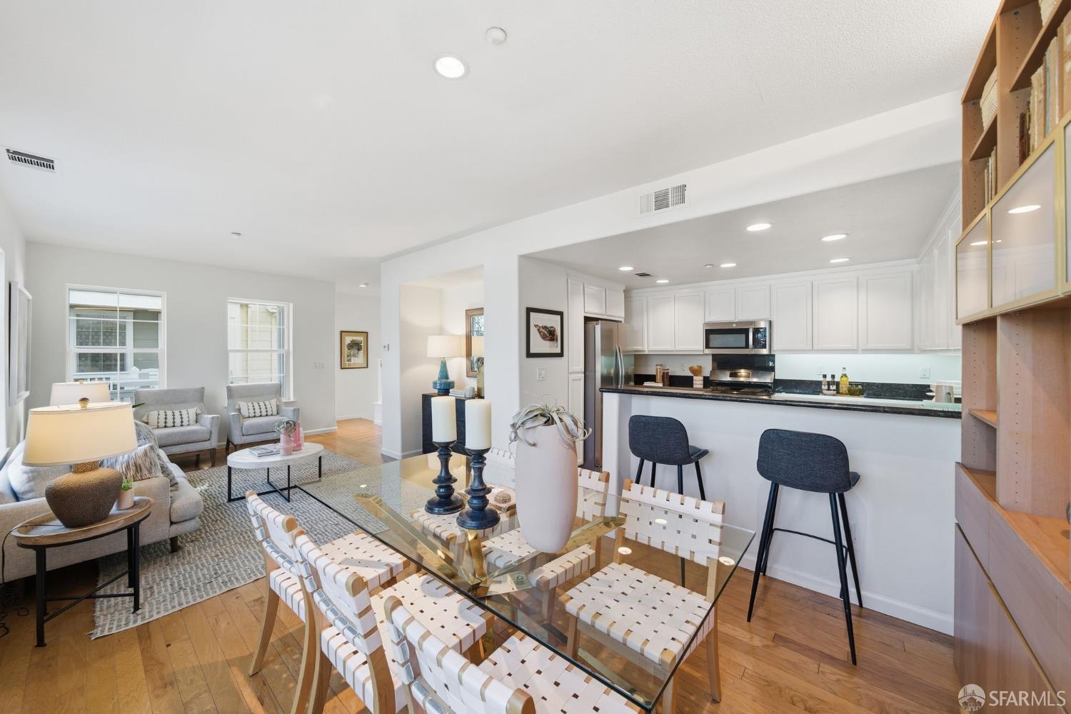 Detail Gallery Image 11 of 58 For 2267 Northshore Dr, Point Richmond,  CA 94804 - 3 Beds | 3/1 Baths