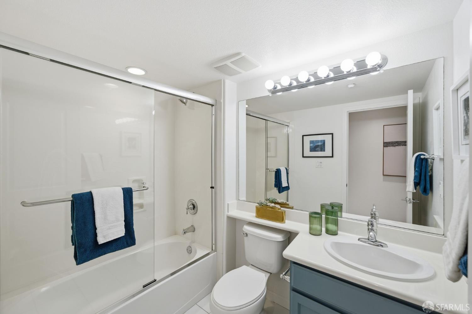 Detail Gallery Image 38 of 58 For 2267 Northshore Dr, Point Richmond,  CA 94804 - 3 Beds | 3/1 Baths