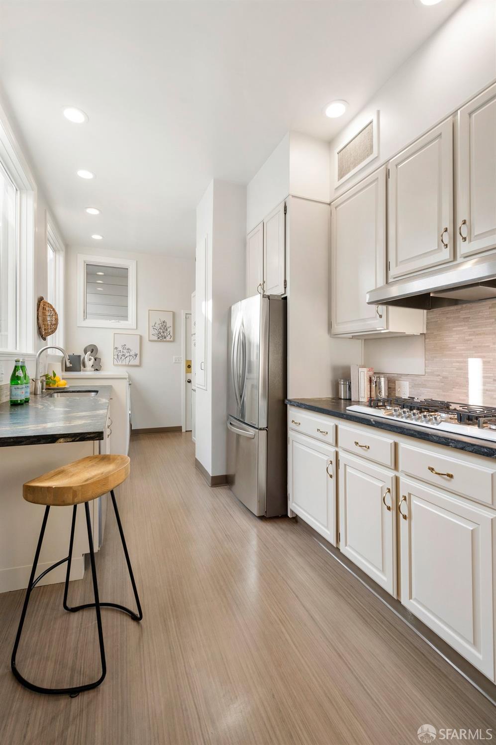 Detail Gallery Image 31 of 59 For 359 Church St, San Francisco,  CA 94114 - 3 Beds | 1/1 Baths