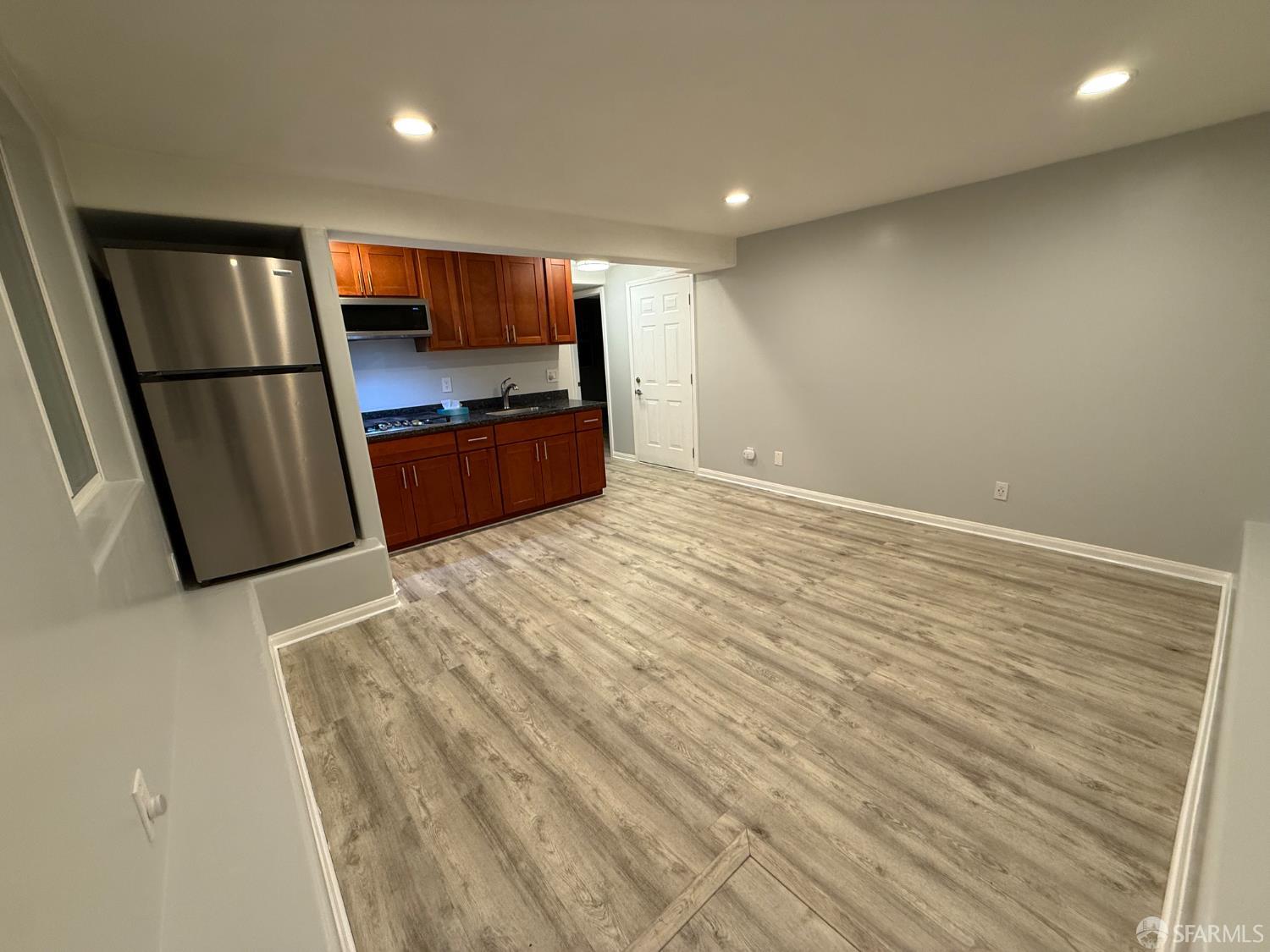 Detail Gallery Image 11 of 27 For 766 Thornton Ave, San Francisco,  CA 94124 - 6 Beds | 3 Baths