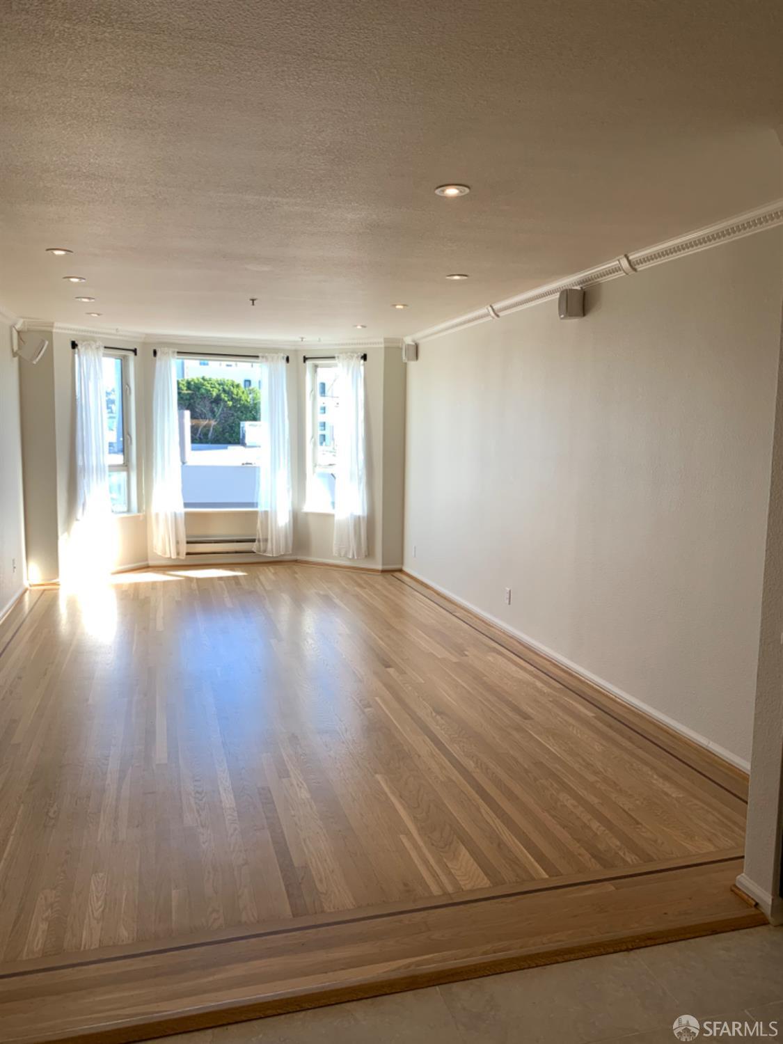 Detail Gallery Image 4 of 15 For 550 S Van Ness Ave #301,  San Francisco,  CA 94110 - 1 Beds | 1 Baths