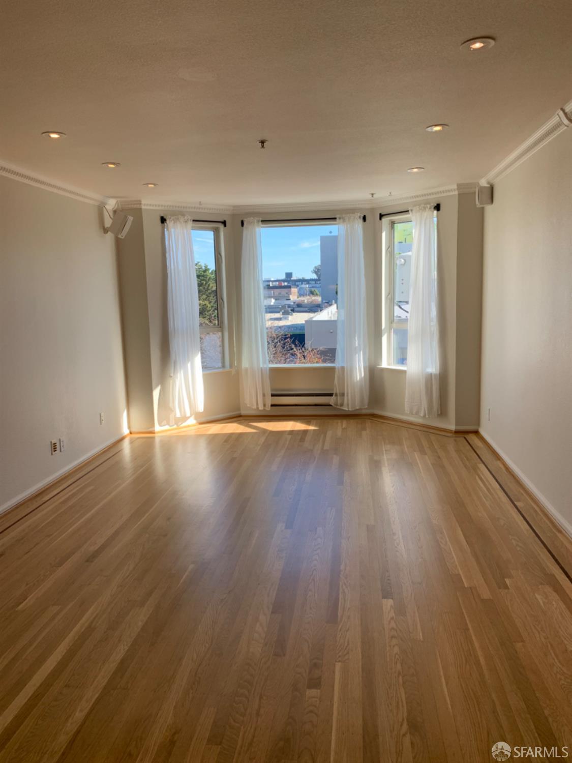 550 S Van Ness Avenue # 301