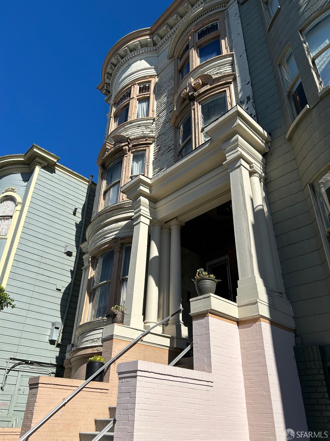 824 Divisadero Street