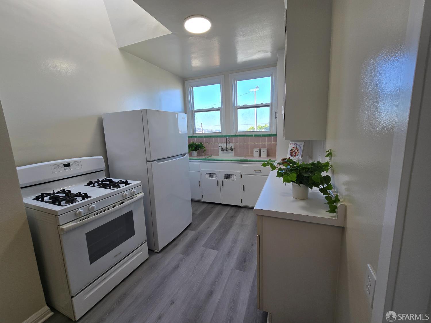 Detail Gallery Image 7 of 20 For 316 Hillside Blvd, Daly City,  CA 94014 - 3 Beds | 1 Baths
