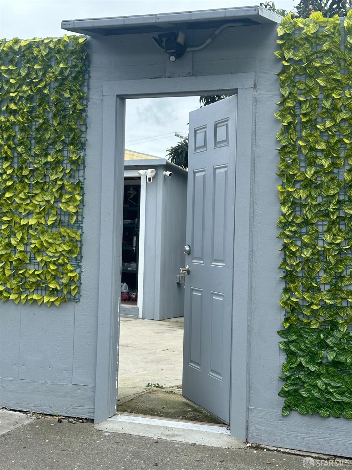 Detail Gallery Image 5 of 27 For 766 Thornton Ave, San Francisco,  CA 94124 - 6 Beds | 3 Baths