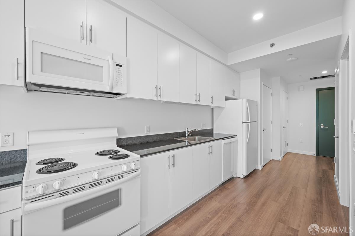 Photo #6: 426098776 Listing: Photo #6