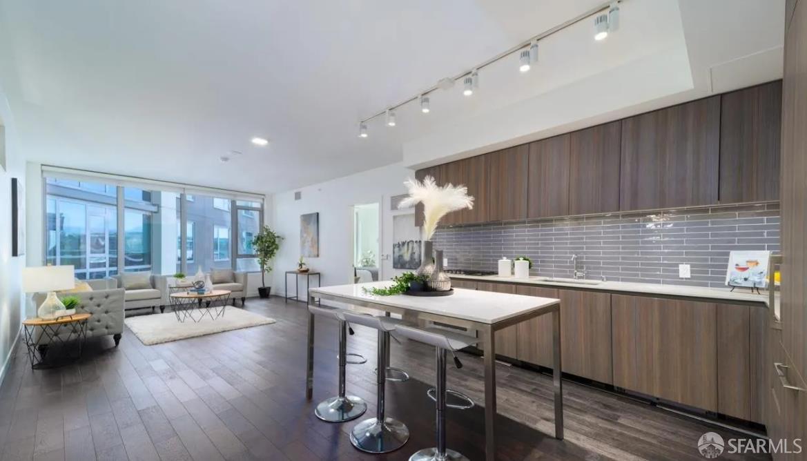 1000 3rd Street # 806