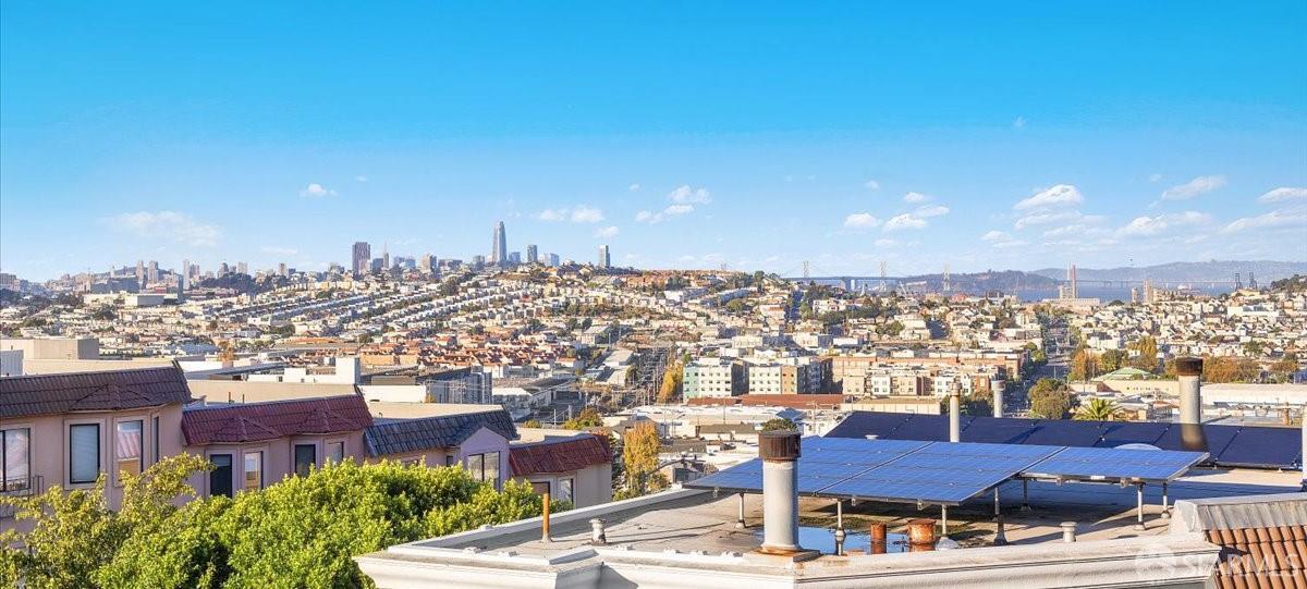 Browse active condo listings in BAYVIEW HEIGHTS