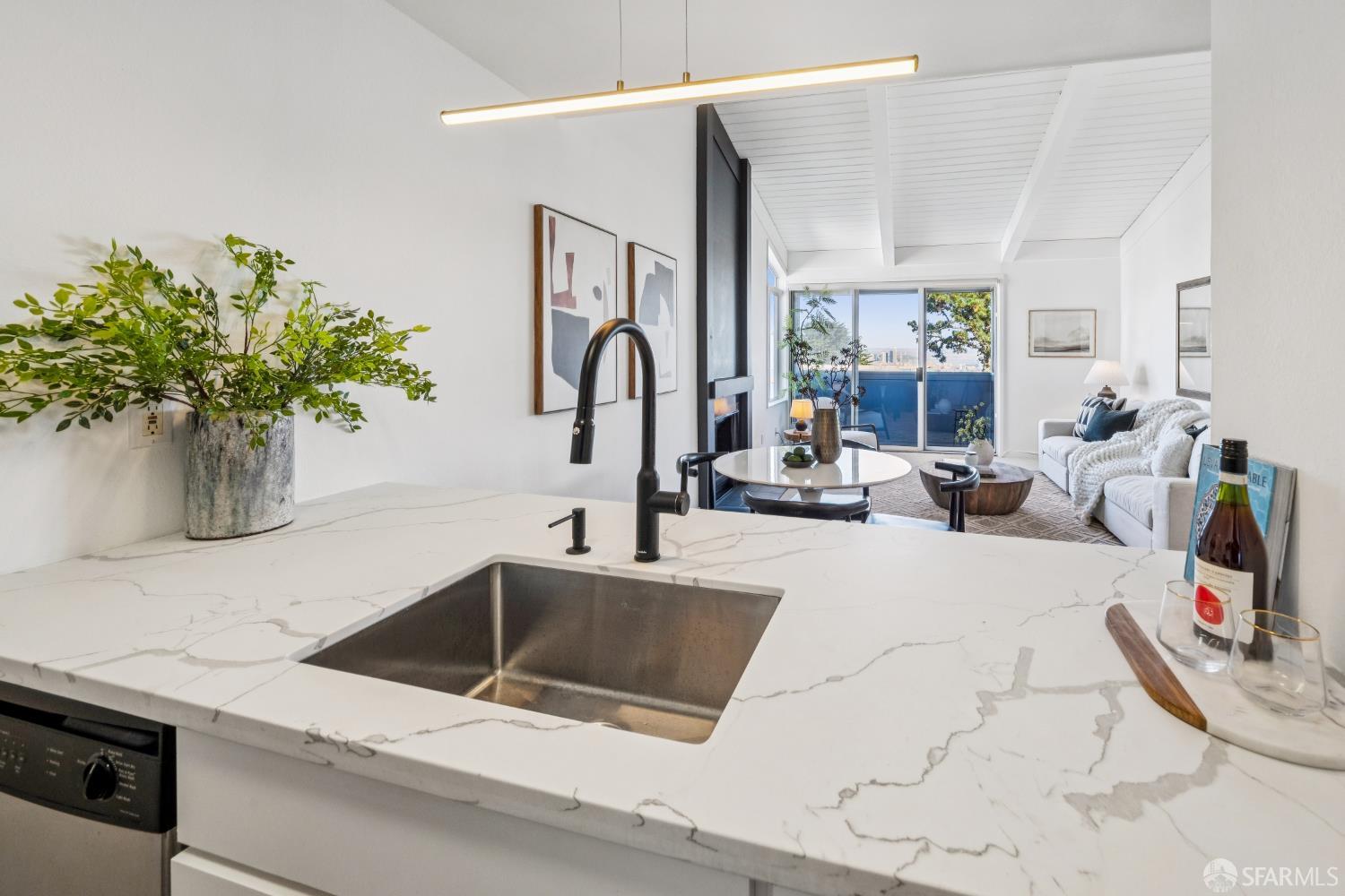 Detail Gallery Image 14 of 49 For 5330 Diamond Heights Blvd #J301,  San Francisco,  CA 94131 - 1 Beds | 1 Baths