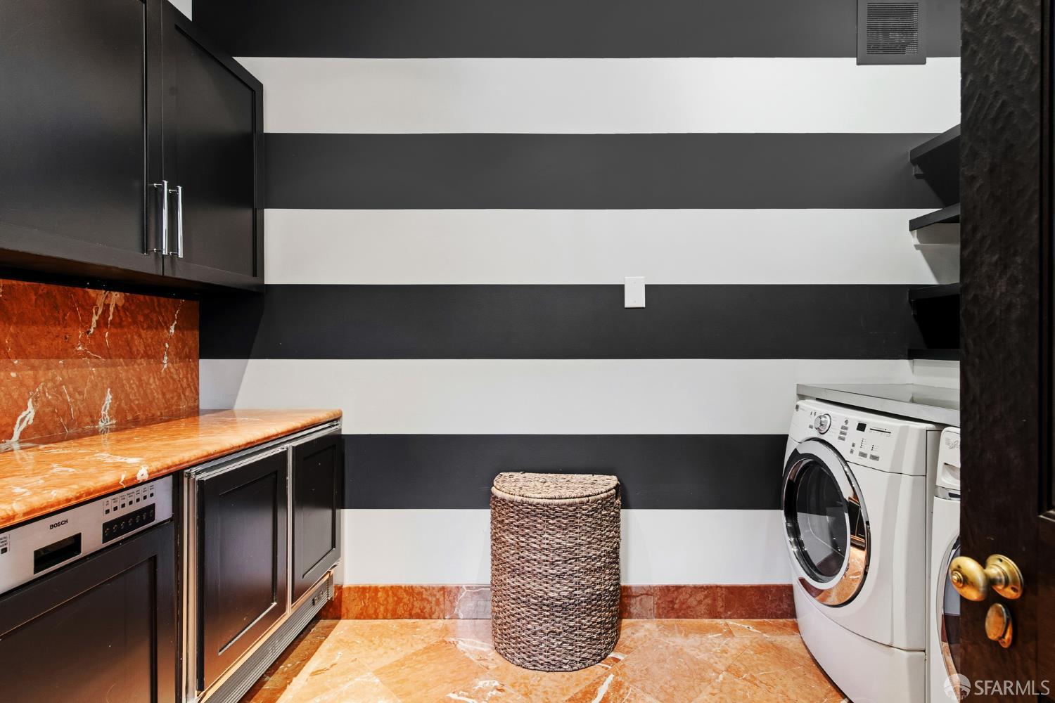 Detail Gallery Image 52 of 84 For 2500 Divisadero St, San Francisco,  CA 94115 - 8 Beds | 5/3 Baths