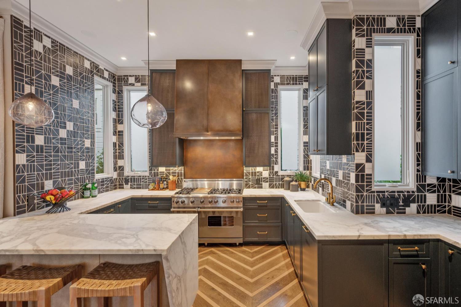 Detail Gallery Image 13 of 71 For 245 Pixley St, San Francisco,  CA 94123 - 3 Beds | 2/1 Baths