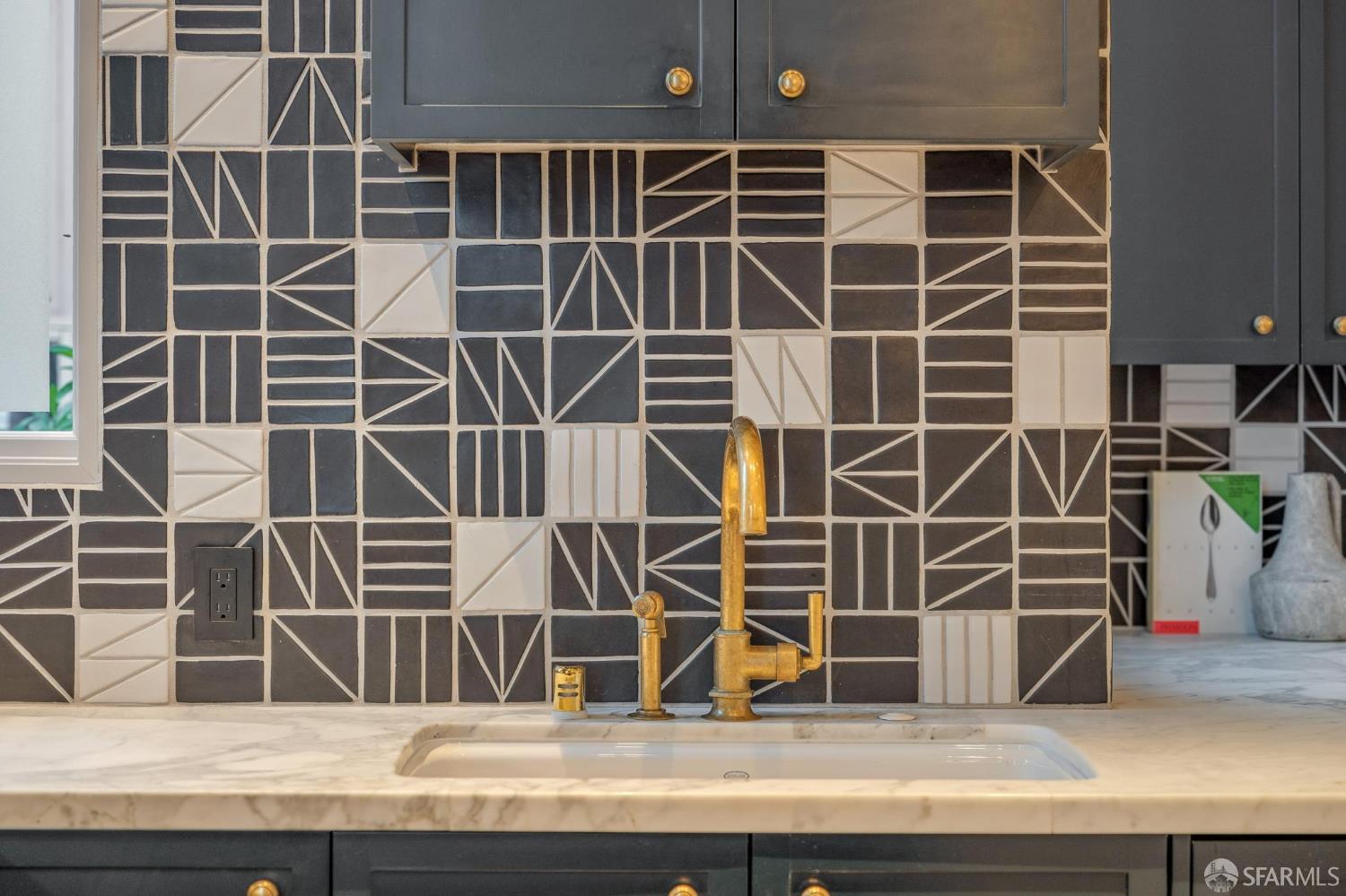 Detail Gallery Image 14 of 71 For 245 Pixley St, San Francisco,  CA 94123 - 3 Beds | 2/1 Baths