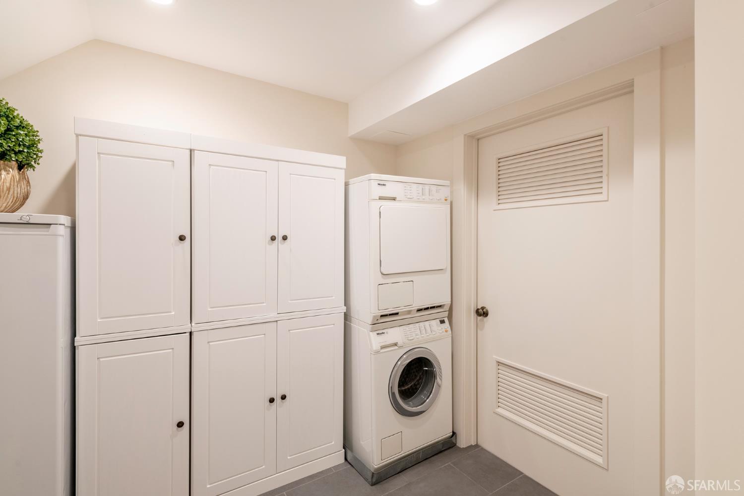 Detail Gallery Image 66 of 84 For 2500 Divisadero St, San Francisco,  CA 94115 - 8 Beds | 5/3 Baths