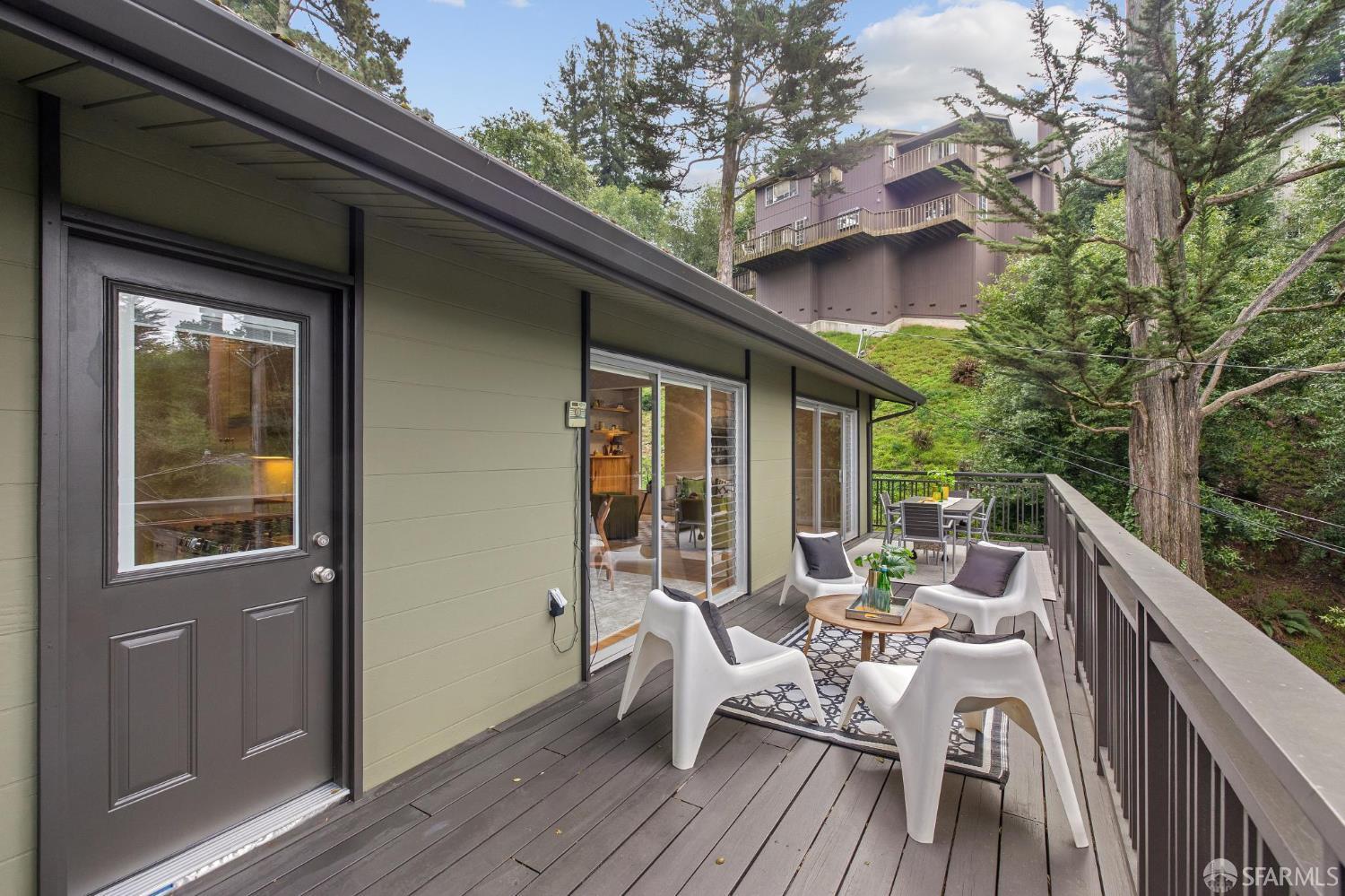 Detail Gallery Image 19 of 69 For 6340 Melville Dr, Oakland,  CA 94611 - 3 Beds | 2 Baths