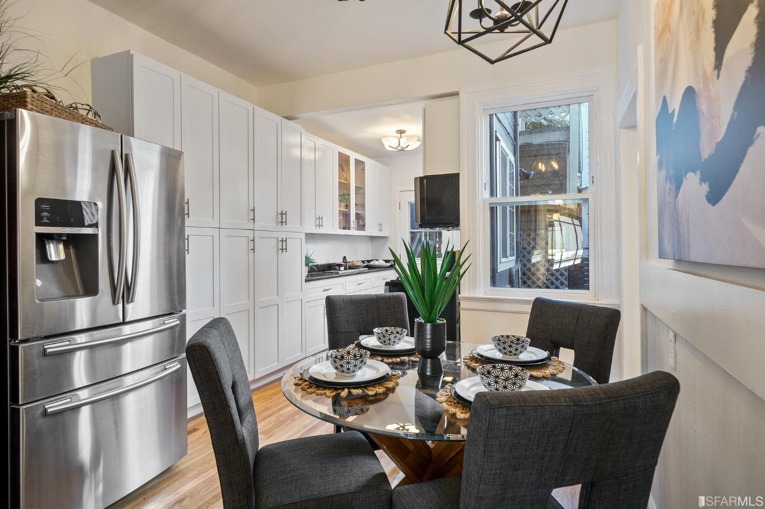 Detail Gallery Image 11 of 39 For 3390 16th St, San Francisco,  CA 94114 - 3 Beds | 2 Baths