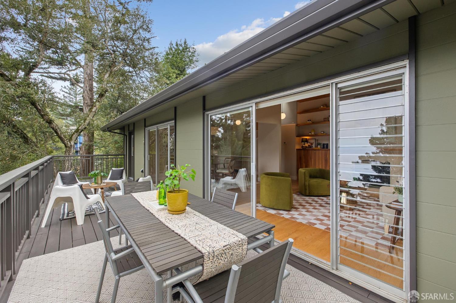 Detail Gallery Image 17 of 69 For 6340 Melville Dr, Oakland,  CA 94611 - 3 Beds | 2 Baths