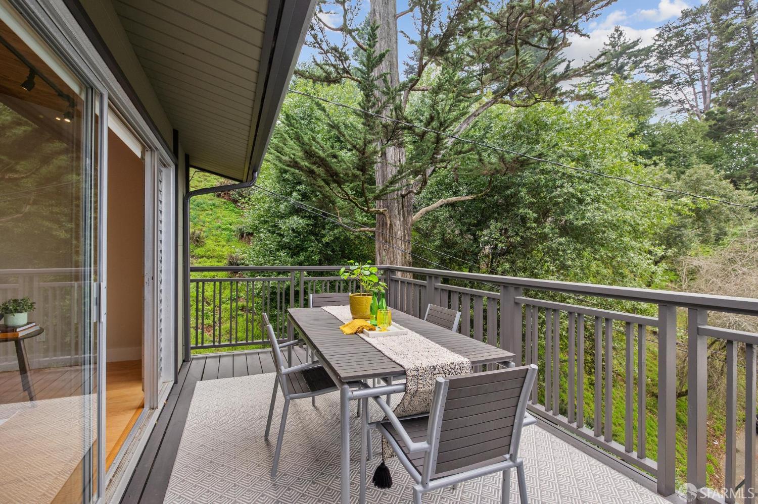 Detail Gallery Image 18 of 69 For 6340 Melville Dr, Oakland,  CA 94611 - 3 Beds | 2 Baths