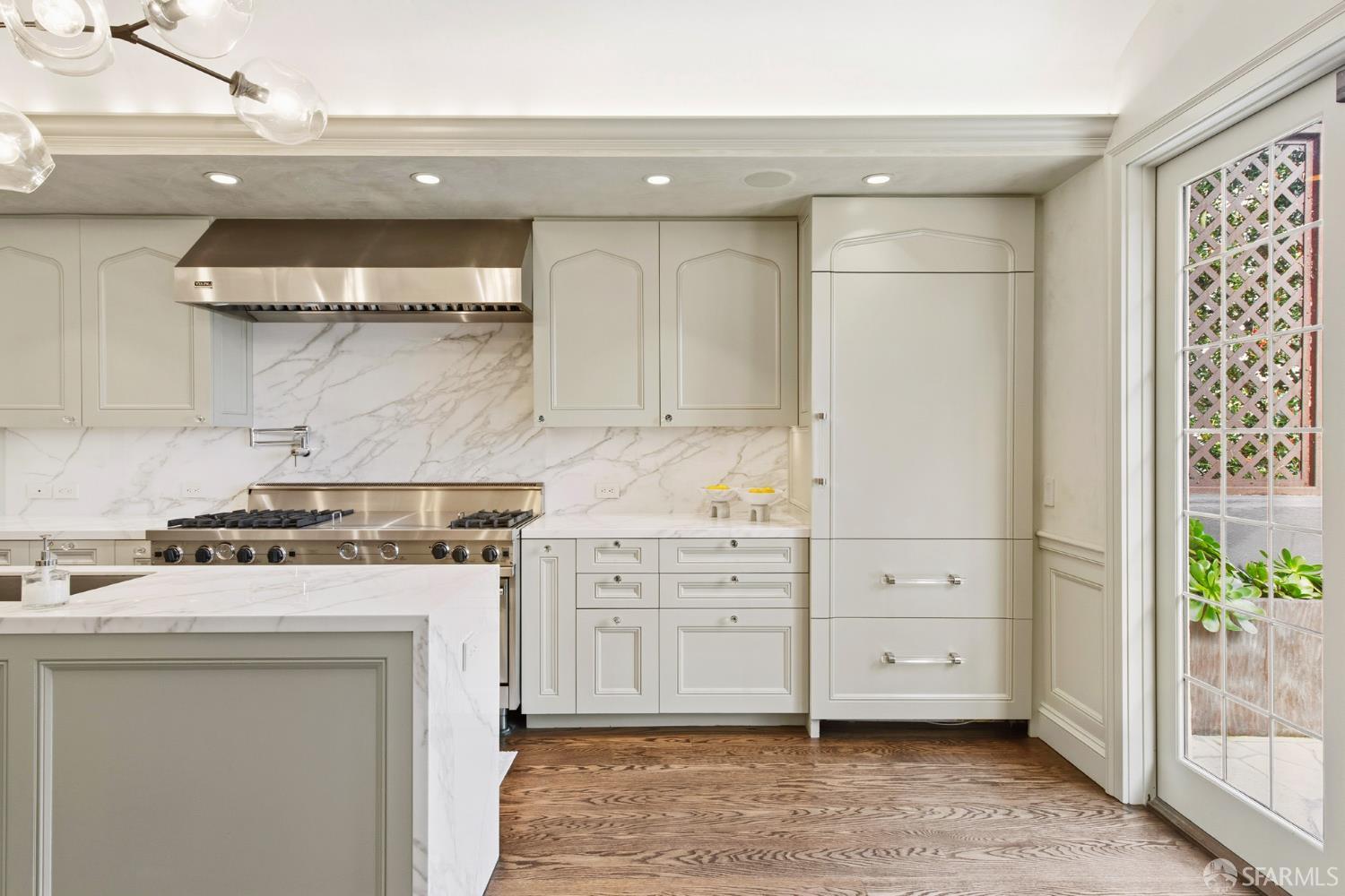 Detail Gallery Image 29 of 84 For 2500 Divisadero St, San Francisco,  CA 94115 - 8 Beds | 5/3 Baths