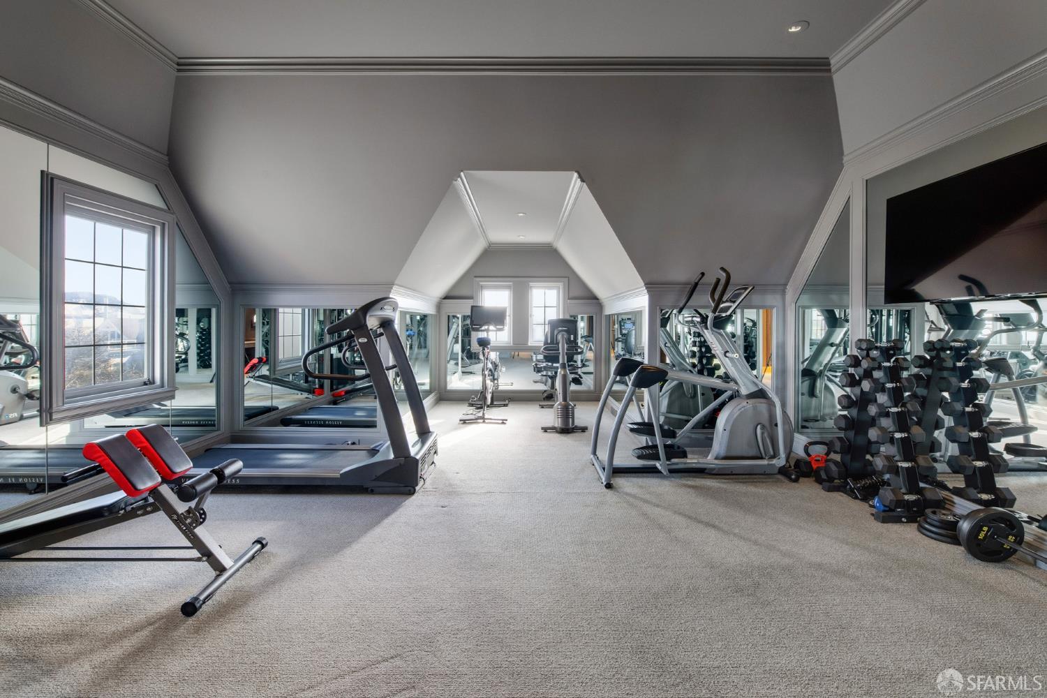 Detail Gallery Image 60 of 84 For 2500 Divisadero St, San Francisco,  CA 94115 - 8 Beds | 5/3 Baths