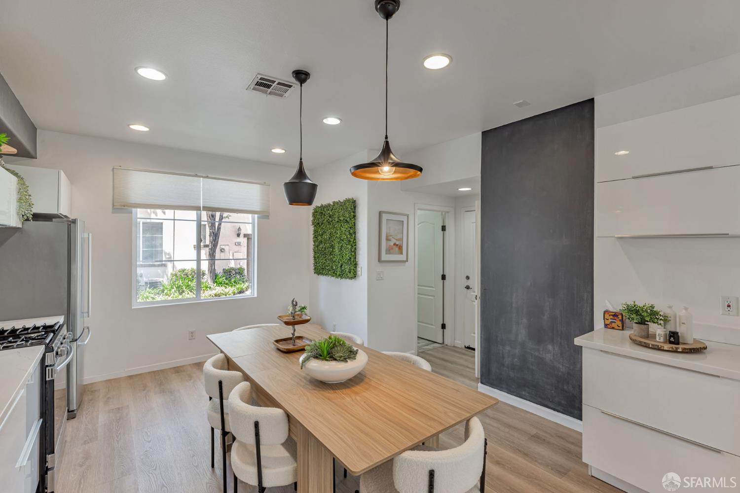 Detail Gallery Image 12 of 33 For 2308 Cedarwood Loop, San Ramon,  CA 94582 - 4 Beds | 2/1 Baths