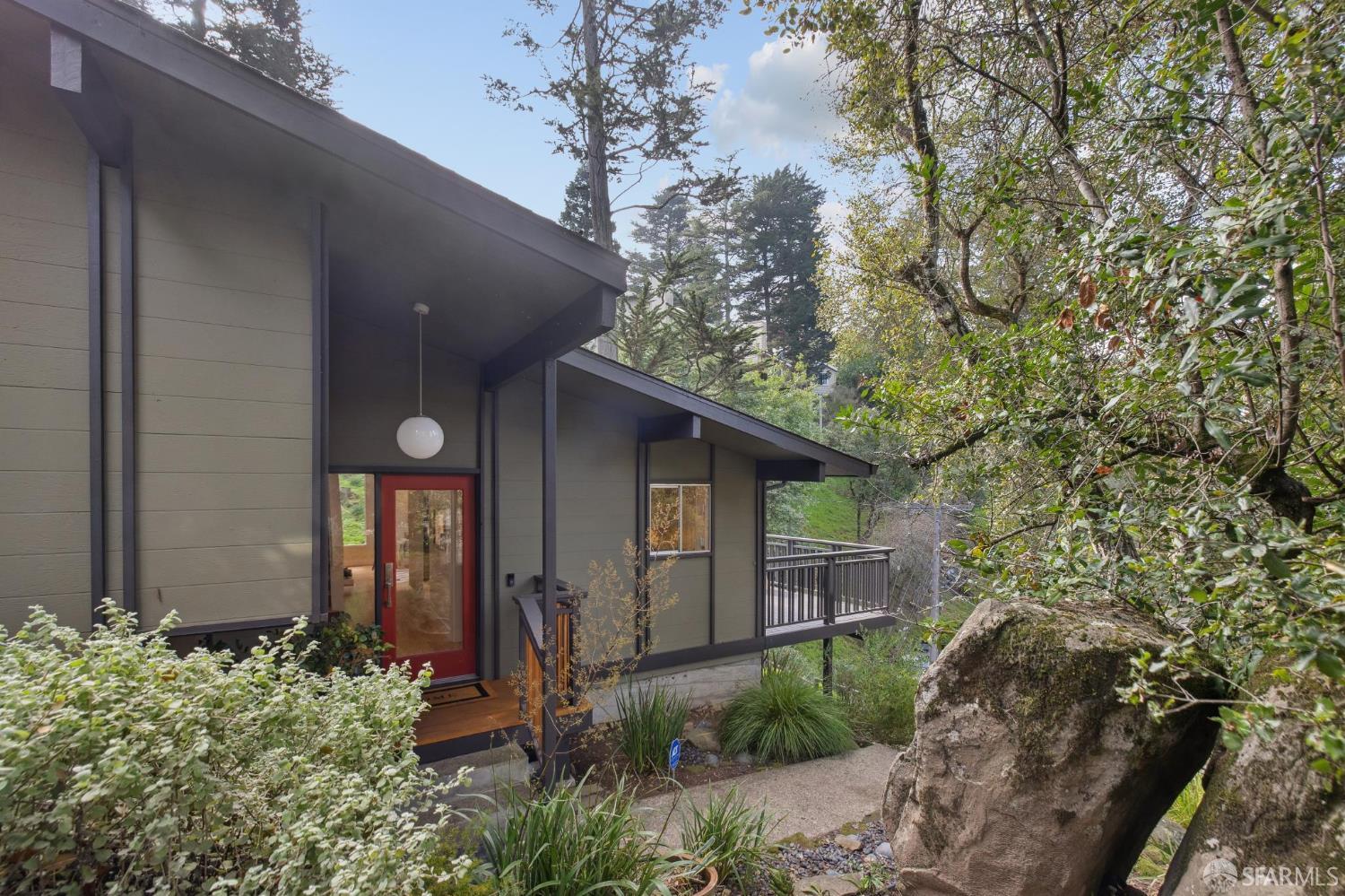 Detail Gallery Image 5 of 69 For 6340 Melville Dr, Oakland,  CA 94611 - 3 Beds | 2 Baths