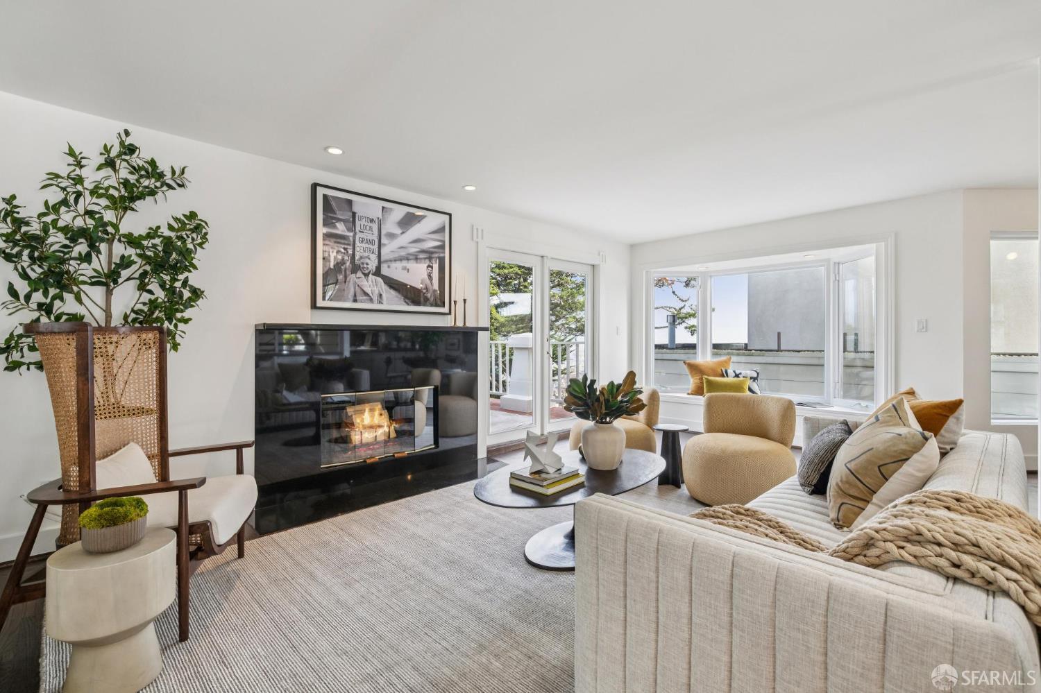 Detail Gallery Image 4 of 86 For 636 28th St, San Francisco,  CA 94131 - 4 Beds | 3/1 Baths