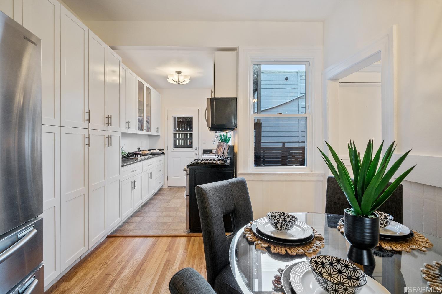 Detail Gallery Image 12 of 39 For 3390 16th St, San Francisco,  CA 94114 - 3 Beds | 2 Baths