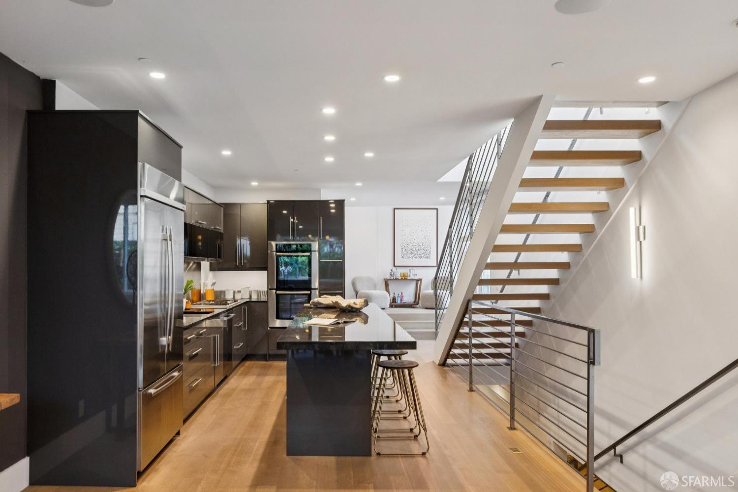 Detail Gallery Image 24 of 58 For 1533 Pacific Ave, San Francisco,  CA 94109 - 3 Beds | 3/2 Baths