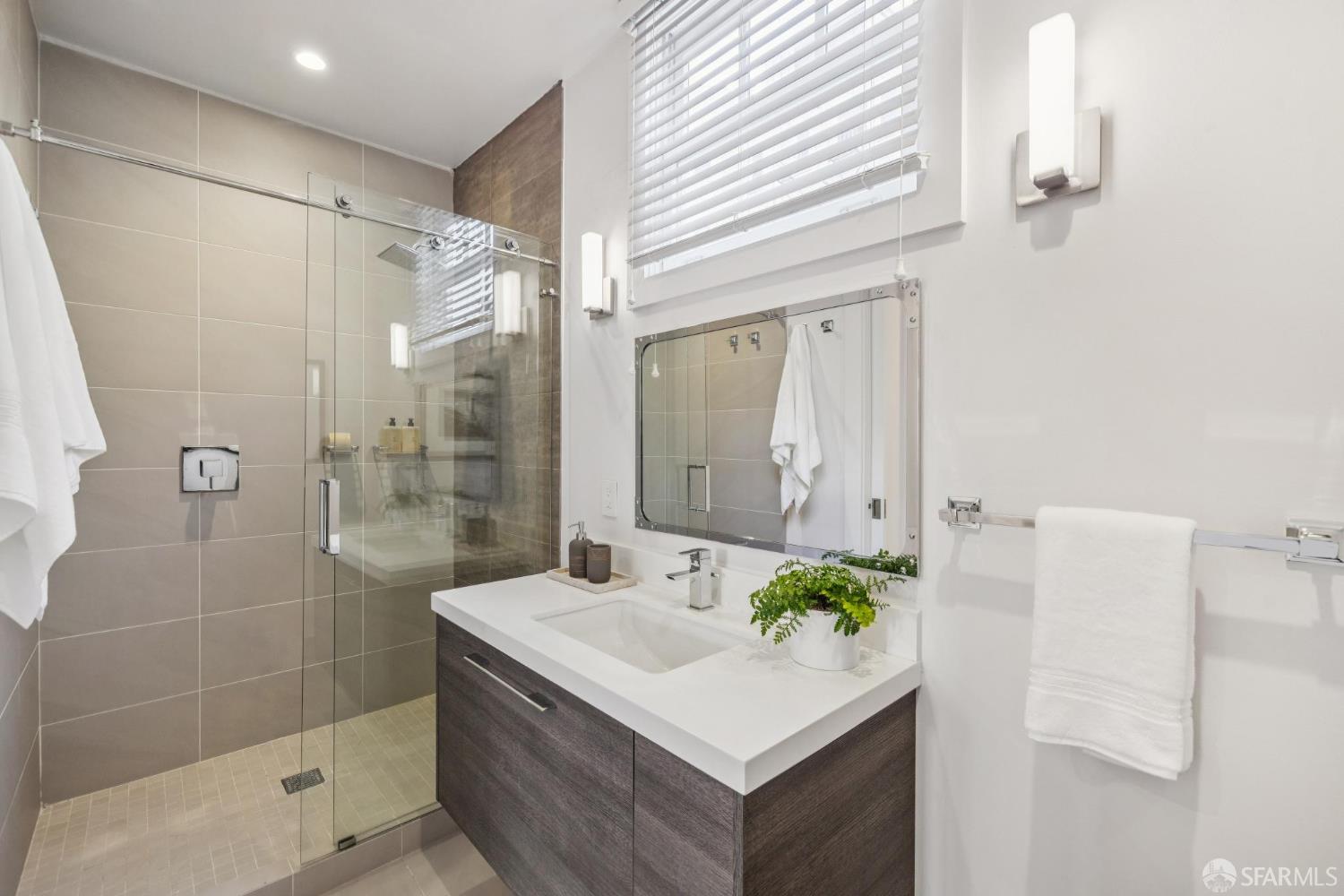 Detail Gallery Image 35 of 58 For 1533 Pacific Ave, San Francisco,  CA 94109 - 3 Beds | 3/2 Baths